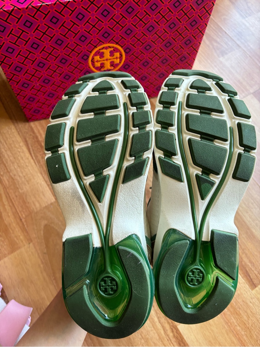 Tory Burch Green Good Luck Low-Top Sneakers - Picture 13 of 16